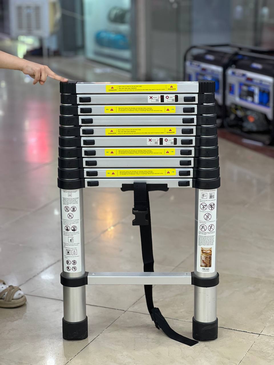 نردبان تلسکوپی یک طرفه سایز 3.20 متر